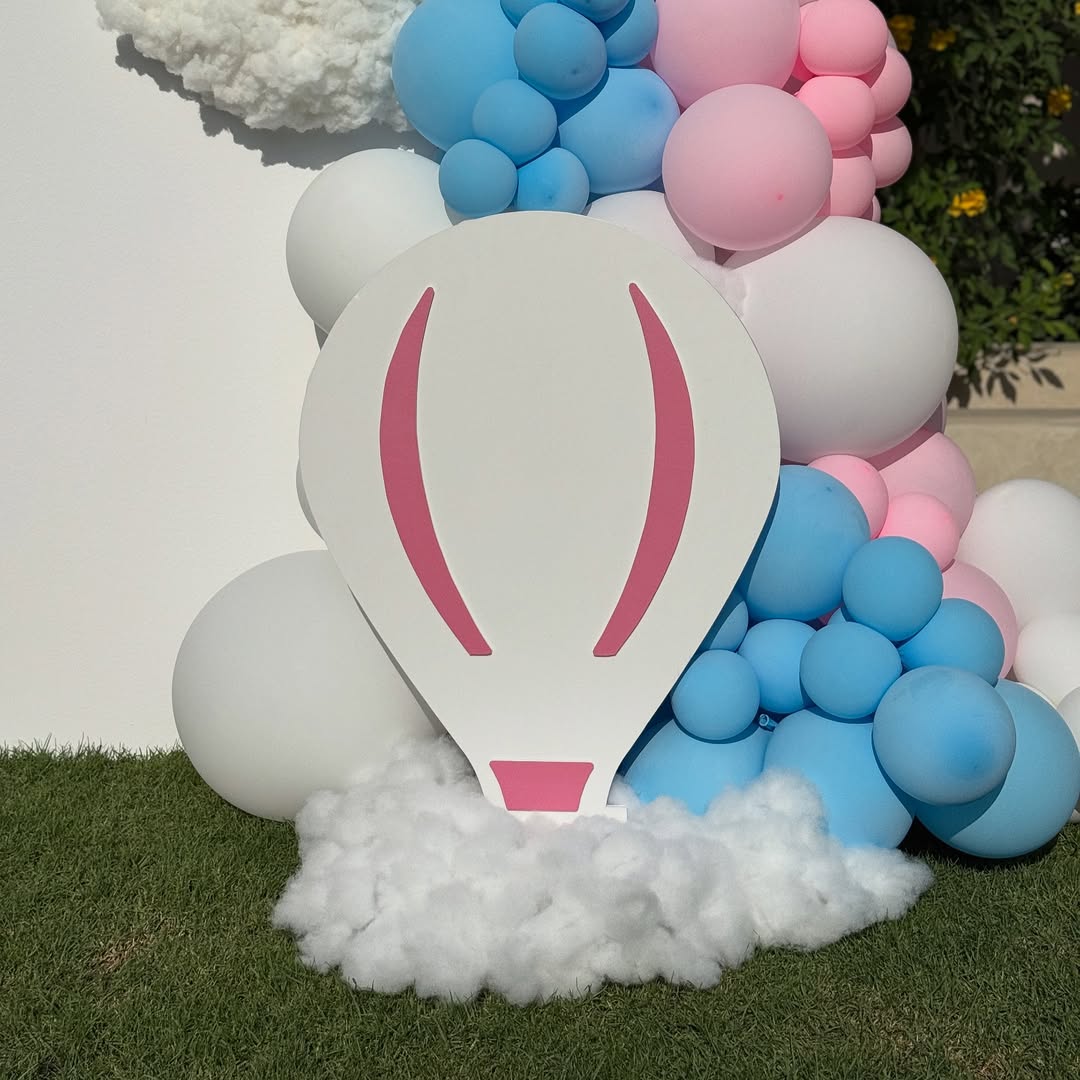 He or She It's Up in the Air Gender Reveal Theme Setup