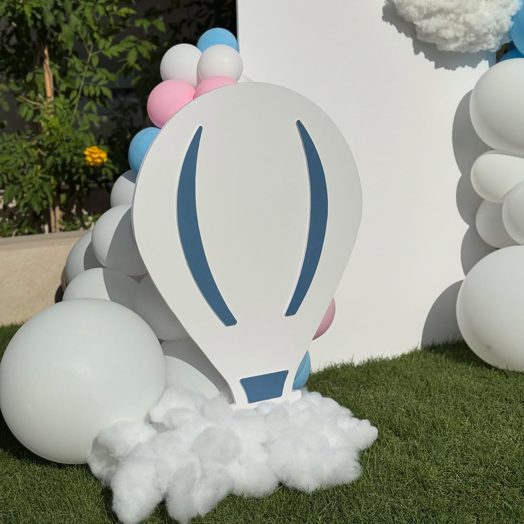 He or She It's Up in the Air Gender Reveal Theme Setup